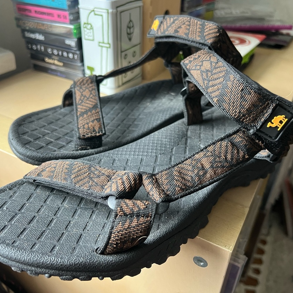 Camel Crown men’s sandals
